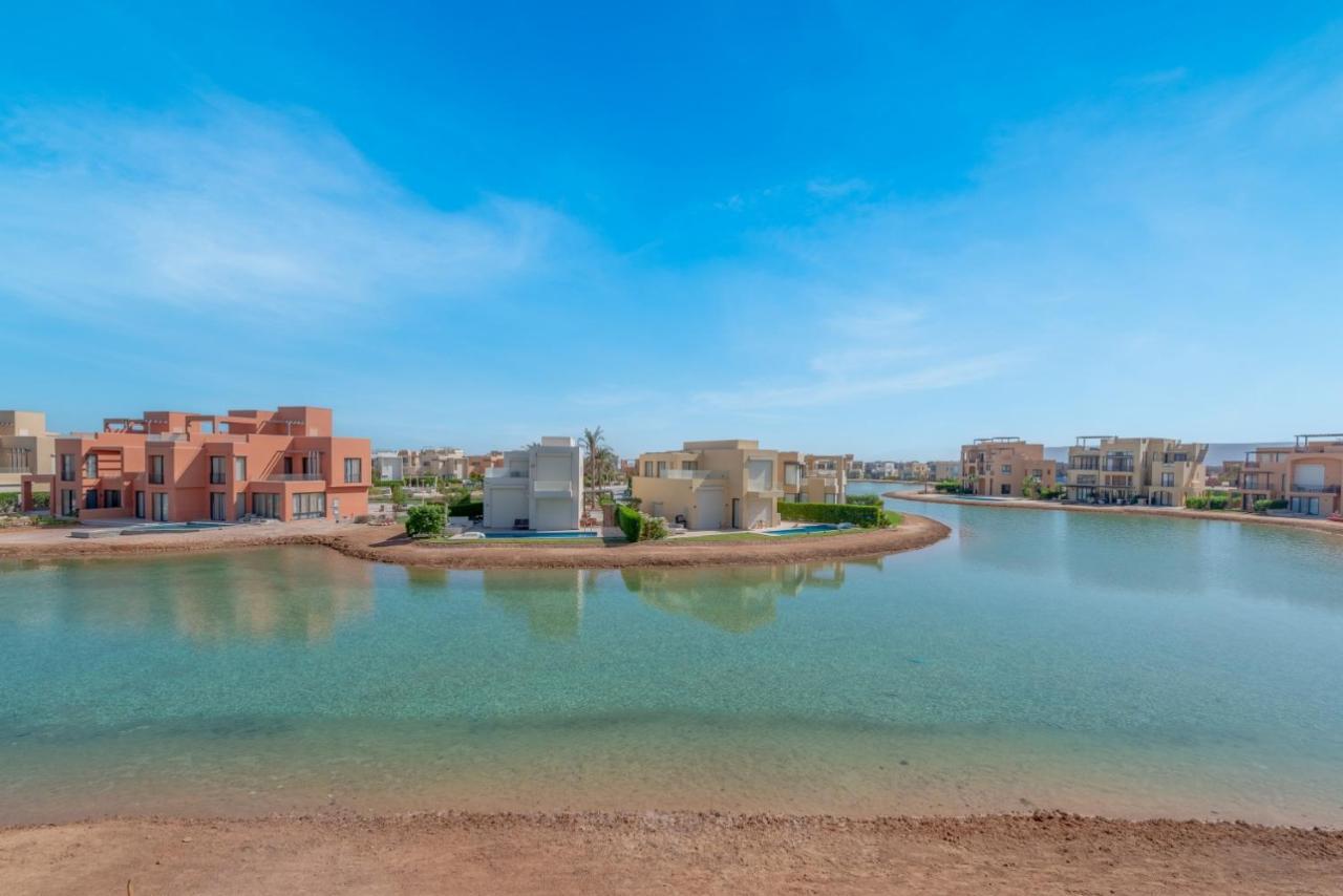 Light-filled 4-bedroom In Tawila, El Gouna. Jacuzzi&lagoon Villa Hurghada