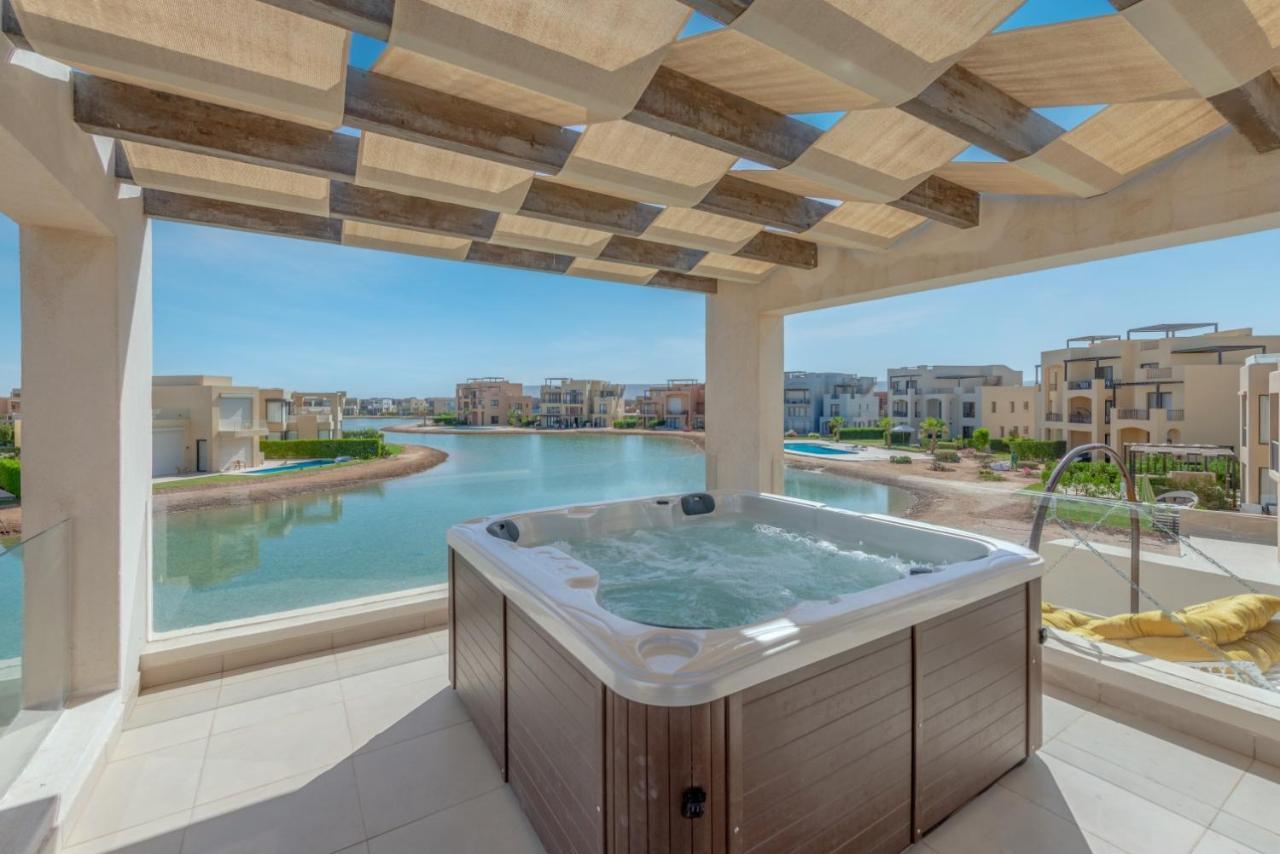 Light-filled 4-bedroom In Tawila, El Gouna. Jacuzzi&lagoon Villa *