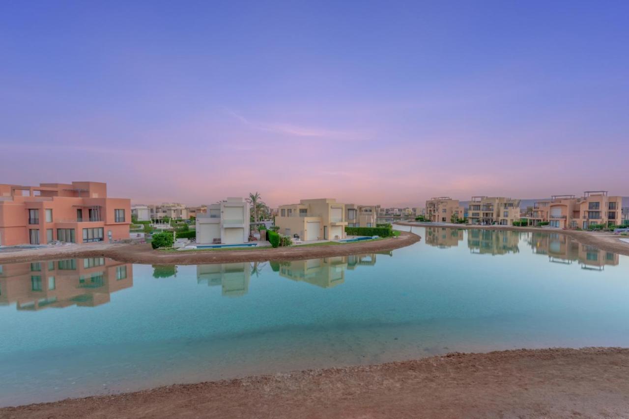 Light-filled 4-bedroom In Tawila, El Gouna. Jacuzzi&lagoon Villa *
