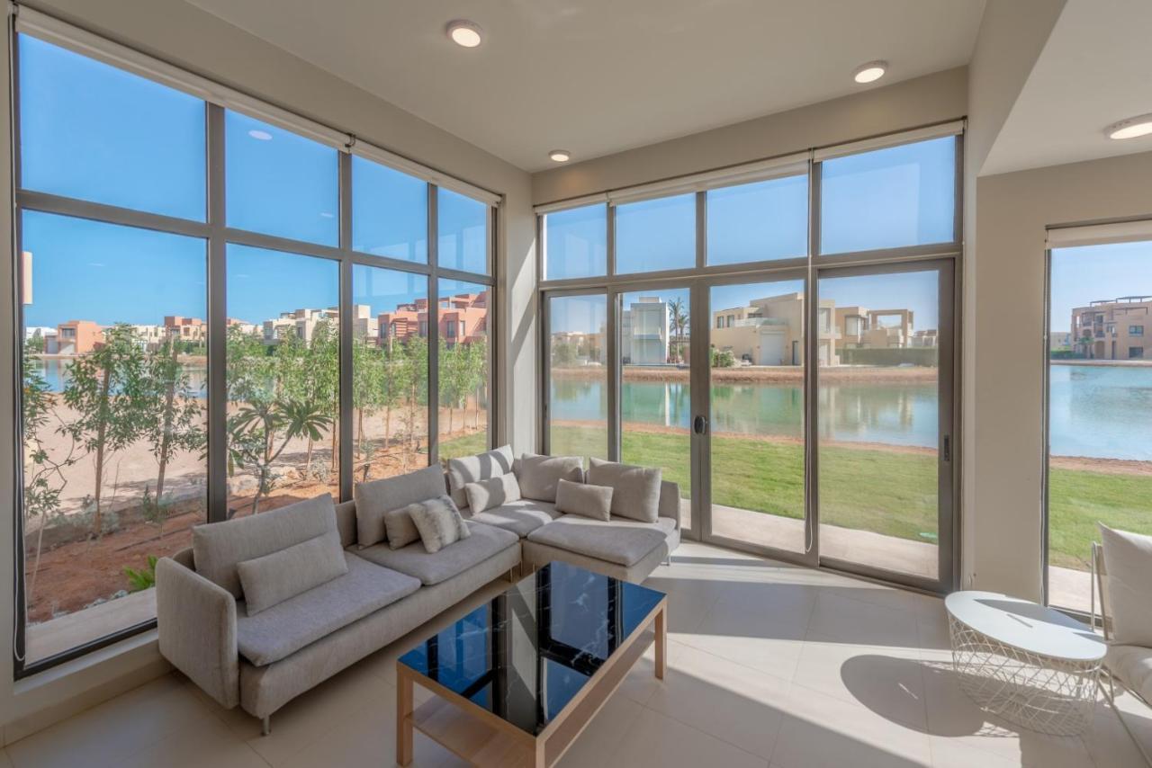 Light-filled 4-bedroom In Tawila, El Gouna. Jacuzzi&lagoon Villa *