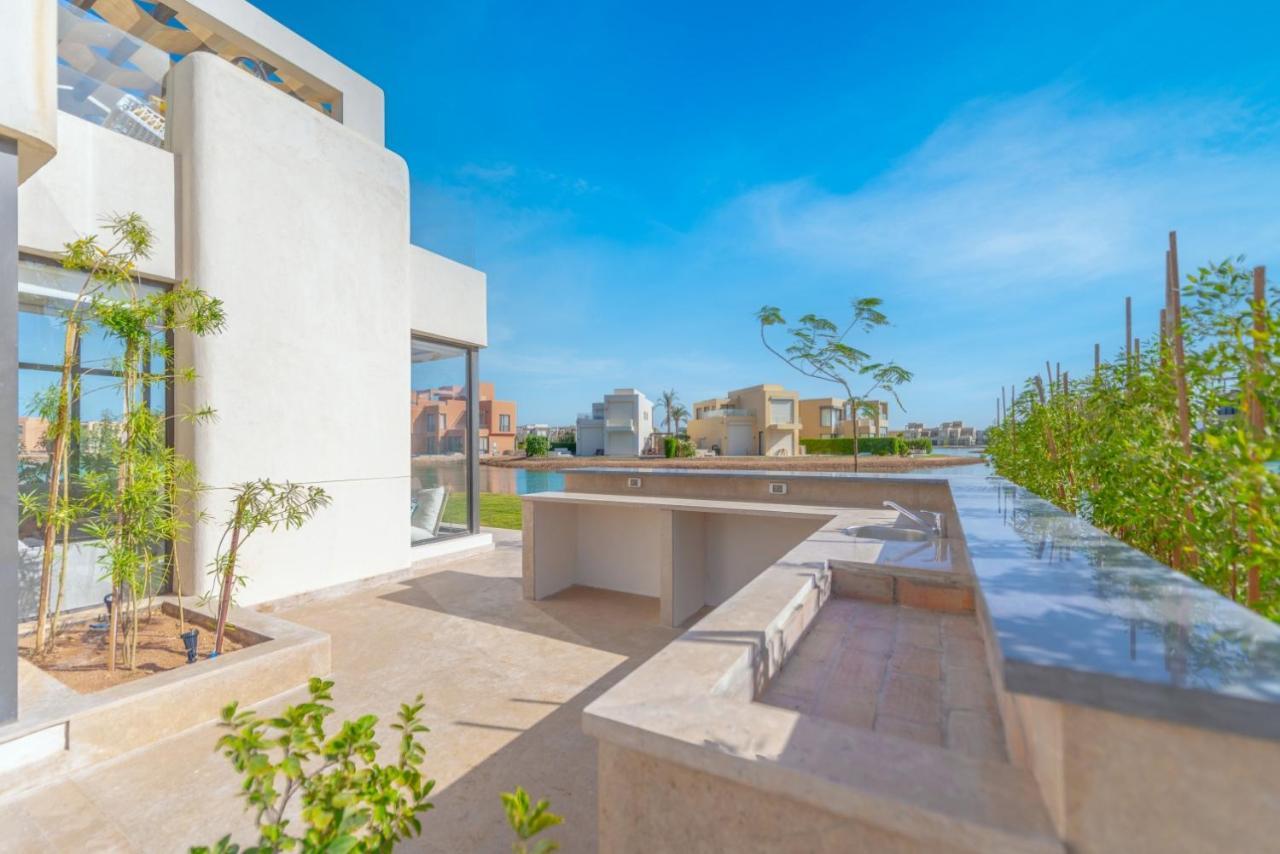 Villa Light-filled 4-bedroom In Tawila, El Gouna. Jacuzzi&lagoon